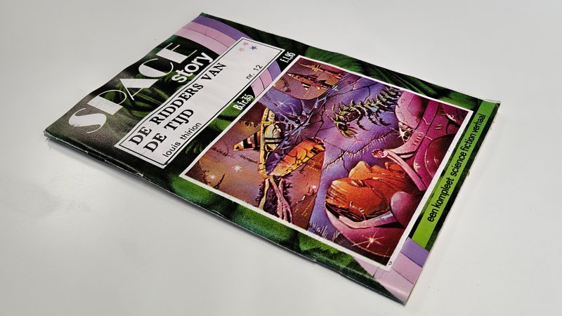 Tweedehands boek: Space Story, de ridders van de tijd nr 12 van auteur Louis Thirion - Paperback, geniet. waterschade, pagina's verkleurd, maar nog prima te lezen.