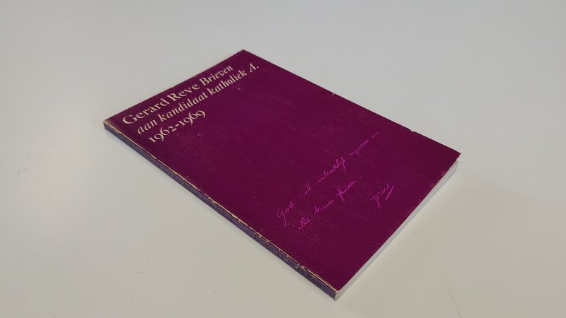 Boek met de titel: Brieven aan kandidaat katholiek A.