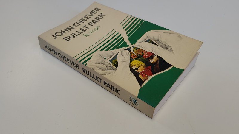 Tweedehands boek: Bullet Park van auteur John Cheever - Softcover kaft is licht verkleur. Pagina's zijn netjes en onbeschreven. In goede tot zeer goede staat.