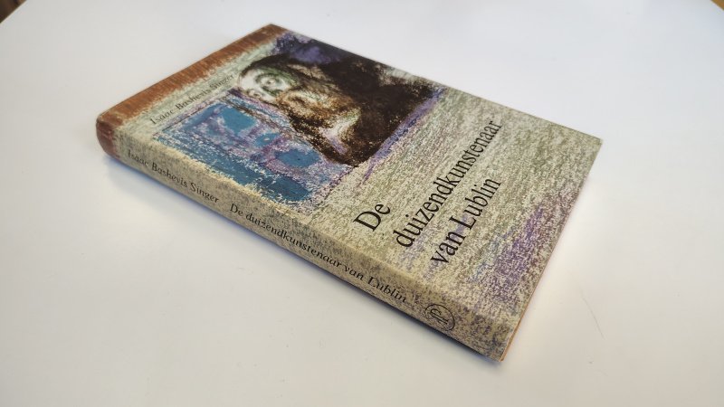 Tweedehands boek: De duizendkunstenaar van Lublin van auteur N. J. Polak - Hardcover met stofomslag. Pagina's zijn verkleurd, maar netjes en onbeschreven. Boek verkeert in goede tot zeer goede staat