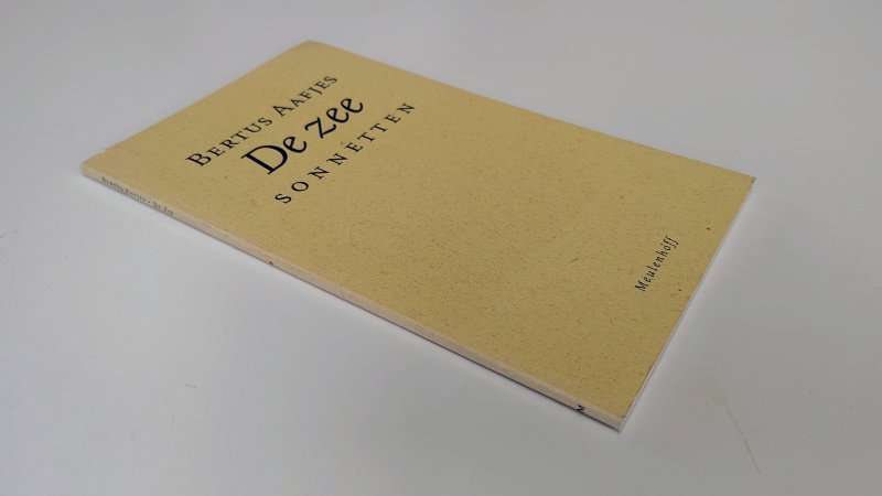 Tweedehands boek: De zee van auteur Bertus Aafjes - Softcover, netjes en onbeschreven en in zeer goede staat