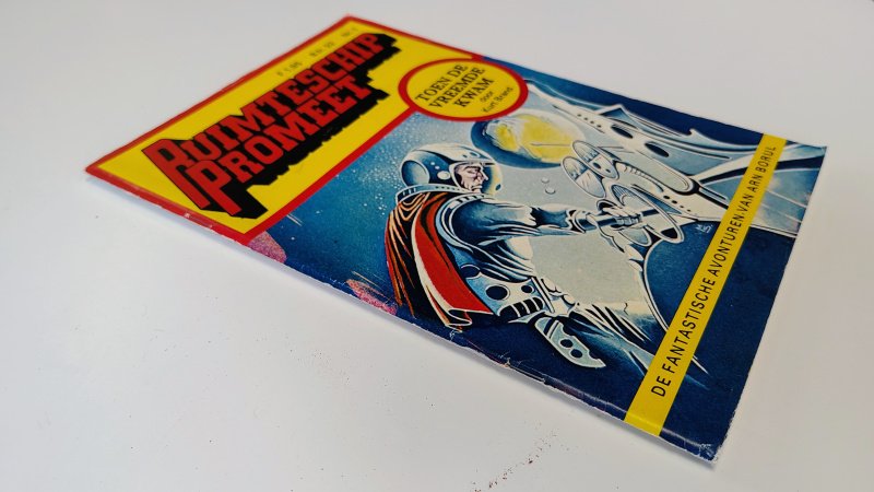 Tweedehands boek: Ruimteschip Promeet nummer 1, toen de vreemde kwam van auteur Kurt Brand - Geniete softcover met diagonale vouw linksboven en lichte randslijtage. Rug zichtbare gebruikslijn, achterkaft minieme randbeschadiging. Binnenwerk onbeschreven en netjes.