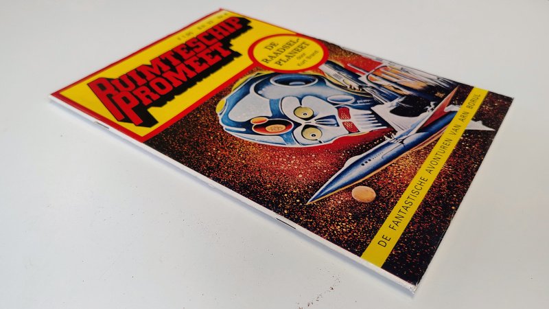 Tweedehands boek: Ruimteschip Promeet nummer 4, De raadsel planeet van auteur Kurt Brand - Geniete softcover met lichte randslijtage. Rug zichtbare gebruikslijn, achterkaft minieme randbeschadiging. Binnenwerk onbeschreven en netjes.