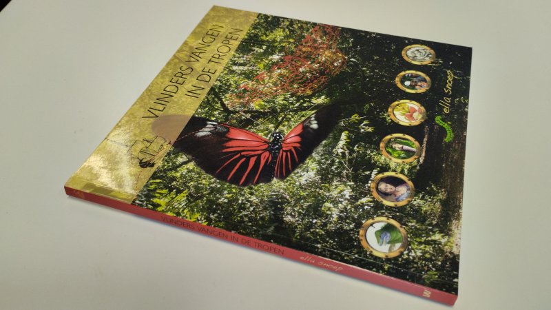 Tweedehands boek: Vlinders vangen in de tropen van auteur E. Snoep - Softcover, met flappen. Netjes en onbeschreven. In zeer goede staat.
