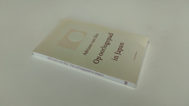 Tweedehands boek: Op oorlogspad in Japan van auteur Adriaan van Dis - Softcover, hele lichte gebruikerssporen aan de kaft. In goede tot zeer goede staat