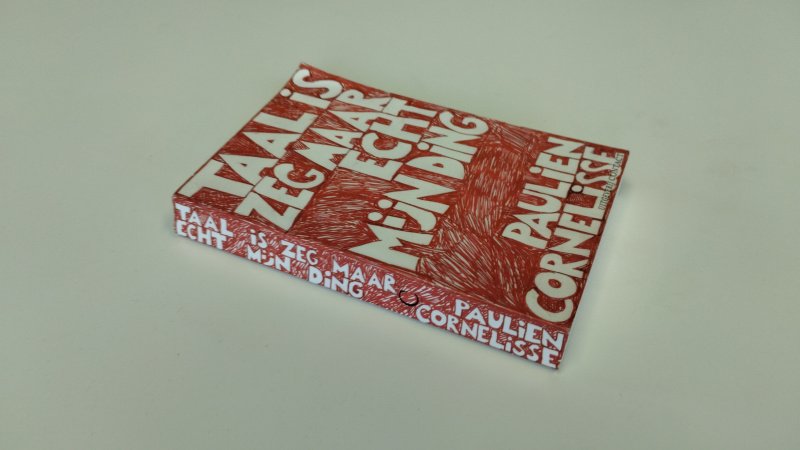 Tweedehands boek: Taal is zeg maar echt mijn ding van auteur Paulien Cornelisse - Softcover, kromme rug (gelezen) pagina's netjes en onbeschreven. In redelijke tot goede staat