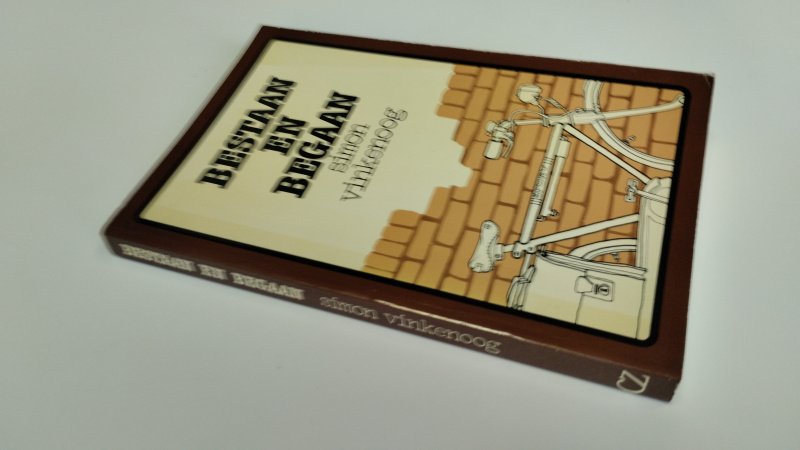 Tweedehands boek: Bestaan en begaan (1972-1978) van auteur Simon Vinkenoog - Softcover, kaft en pagina's licht verkleurd. Gesigneerd!. In goede staat