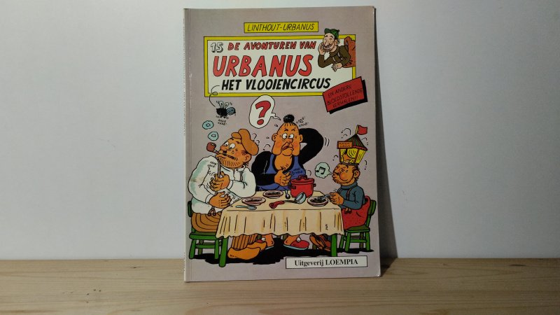 Tweedehands boek: Het vlooiencircus van auteur Urbanus, Willy Linthout - Softcover, gelezen. Lichte gebruikerssporen aan de kaft. Pagina's verkleurd. In goede staat