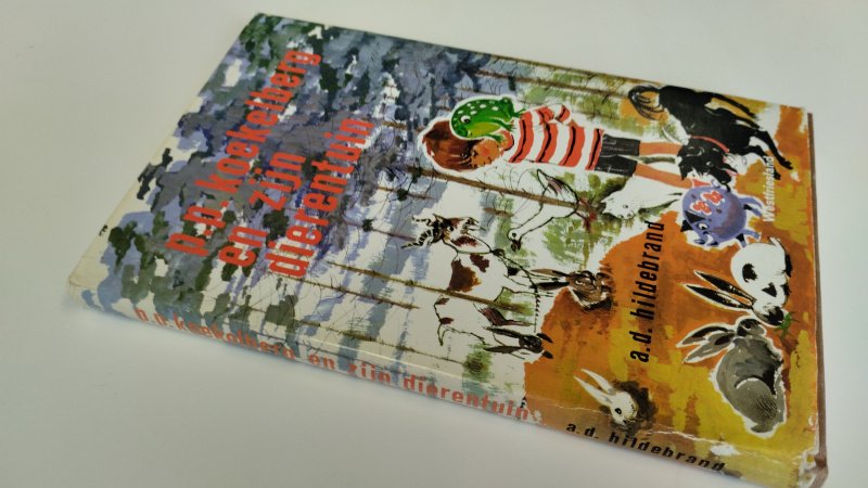 Tweedehands boek: P.P. Koekelberg en zijn dierentuin van auteur Anton D. Hildebrand - Hardcover met stofomslag. Gebruikerssporen aan de stofomslag. Pagina's netjes en onbeschreven. in goede staat