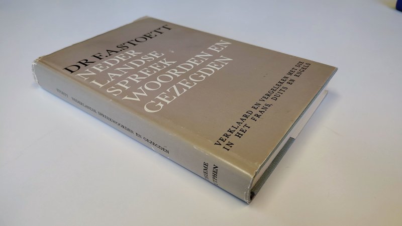 Boek met de titel: Nederlandse spreekwoorden en gezegden