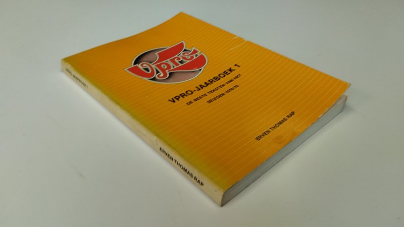 Tweedehands boek: VPRO-jaarboek 1 van auteur Rogier Proper, Ad Kooyman - Softcover, gelezen, in redelijke staat
