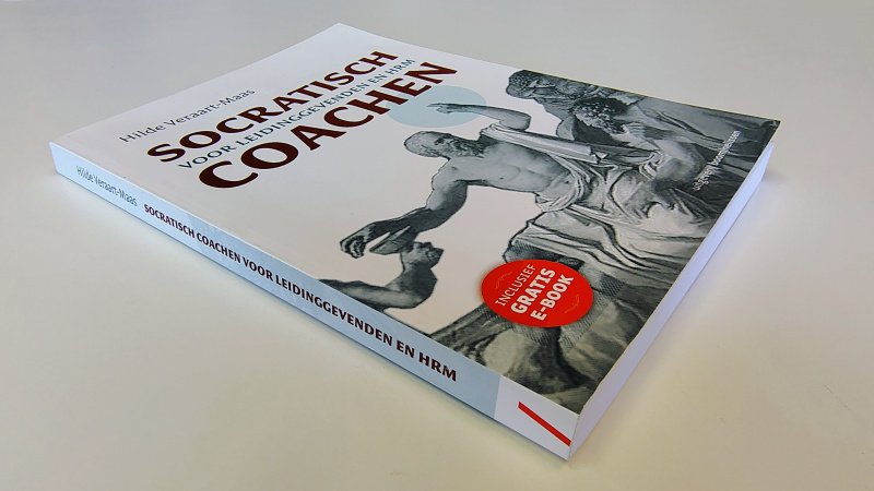 Tweedehands boek: Socratisch coachen van auteur Hilde Veraart-Maas, Jan Tils - Paperback met rechte rug zonder leesvouwen. Minimale gebruikerssporen puntjes kaft. Binnenwerk onbeschreven en netjes.