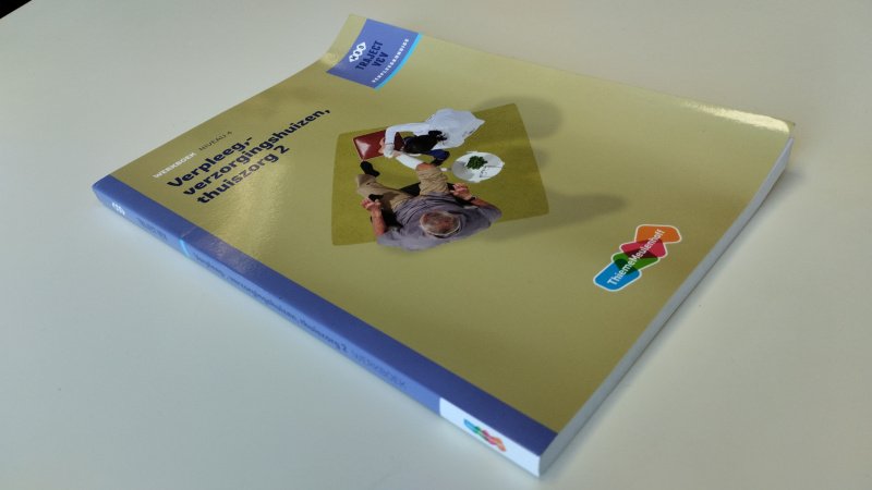 Boek met de titel: Verpleeg, verzorgingshuizen, thuiszorg 2 werkboek niveau 4