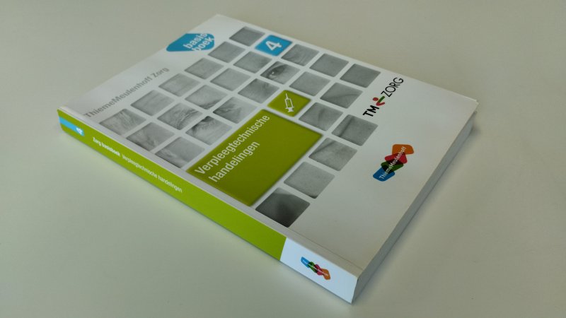 Boek met de titel: Verpleegtechnische handelingen Basisboek niveau 4