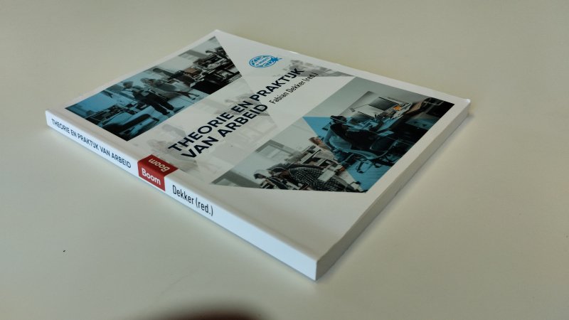 Boek met de titel: Theorie en praktijk van arbeid