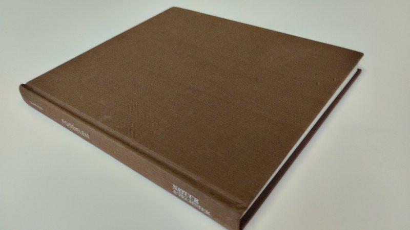 Tweedehands boek: Fossielen van auteur George Gaylord Simpson - Hardcover, linnen, zonder stofomslag. Pagina's netjes en onbeschreven. Typex op de titelpagina. In redelijke tot goede staat.