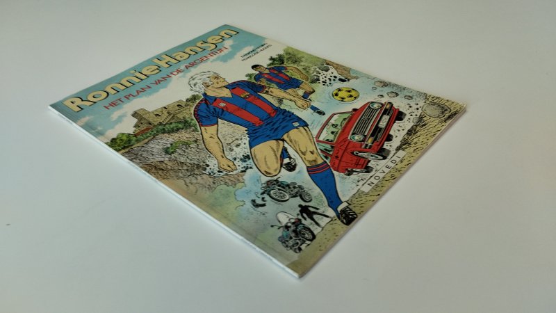 Tweedehands boek: Ronnie Hanssen Het plan van de argentijn van auteur Raymond Reding - Softcover, gelezen. kaft en pagina's licht verkleurd, maar in goede staat