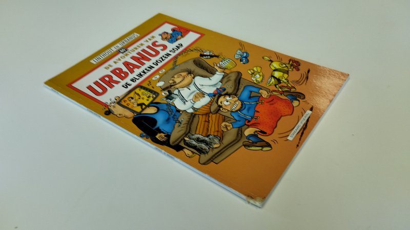 Tweedehands boek: Urbanus De Blikken Dozen Soap van auteur Urbanus, Willy Linthout - Softcover, gelezen, onderkant rug iets beschadigd maar in goede staat