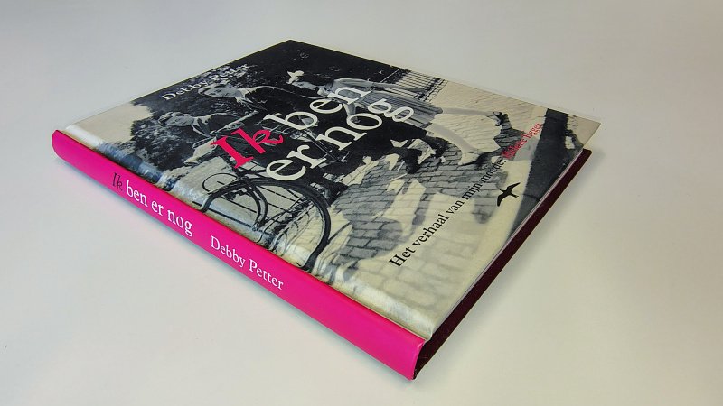 Boek met de titel: Ik ben er nog