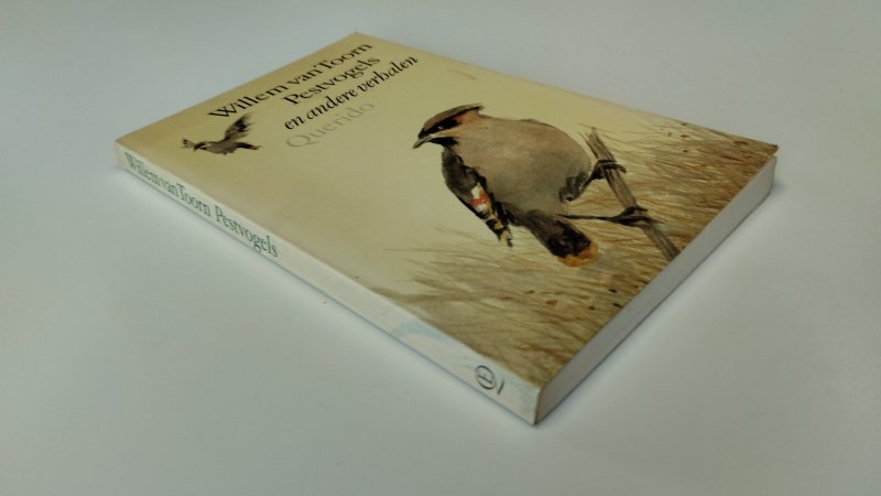 Tweedehands boek: Pestvogels van auteur Willem van Toorn - Softcover, pagina's licht verkleurd, rug beetje gekromd. Pagina's netjes en onbeschreven. in goede staat