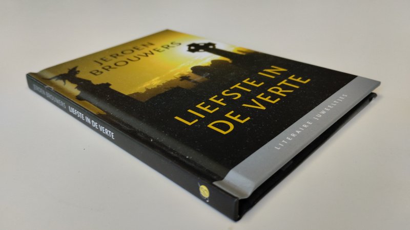 Tweedehands boek: Liefste in de verte van auteur Jeroen Brouwers, Margot Engelen - Hardcover, zo goed als nieuw