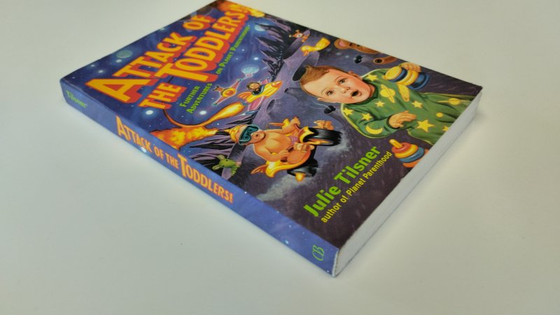 Tweedehands boek: Attack of the Toddlers! van auteur Julie Tilsner - Engelstalige Softcover, netjes en onbeschreven. In goede tot zeer goede staat