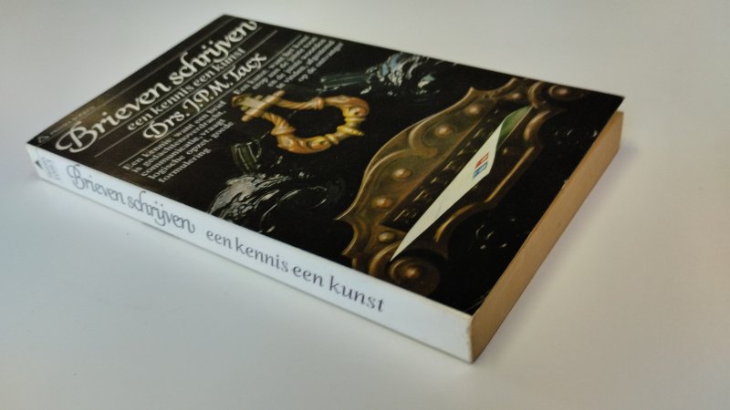 Tweedehands boek: Brieven schrijven een kennis een kunst van auteur Drs. J.P.M. Tacx - Pocketboek, Typex op schutblad. pagina's verkleurd, maar netjes en onbeschreven. in goede staat