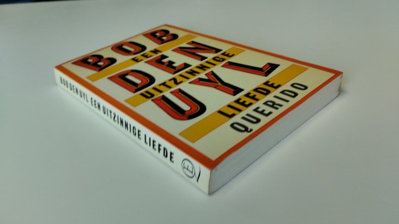 Tweedehands boek: Een uitzinnige liefde van auteur Bob den Uyl - Softcover, gelezen, gekromde rug. kaftverkleurd. Pagina's onbeschreven. in redelijke tot goede staat