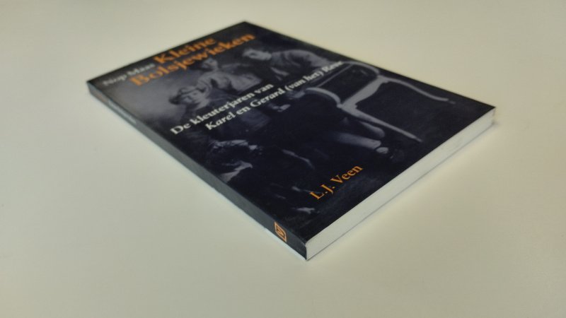 Tweedehands boek: Kleine bolsjewieken van auteur Nop Maas - Softcover met flappen, zo goed als nieuw