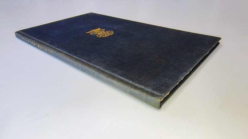 Tweedehands boek: Media Vita van auteur J.C. Bloem - Hardcover zonder stofomslag. Linnen met goudopdruk. Rug licht verkleurd. Schutbladen voor en achterin verkleurd, verder onbeschreven en netjes.