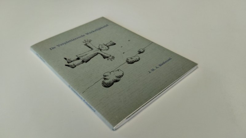 Tweedehands boek: De verpletterende werkelijkheid van auteur J. M. A. Biesheuvel - Softcover, kaft iets verkleurd, pagina's netjes en onbeschreven. In goede staat