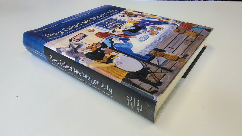 Tweedehands boek: They Called Me Mayer July van auteur Mayer Kirshenblatt, Barbara Kirshenblatt-Gimblett - Engelstalige hardcover, als nieuw. Binnenwerk ook als nieuw, zonder verkleuringen!