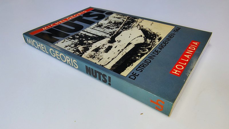 Tweedehands boek: Nuts! van auteur Michel Géoris - Paperback met rechte rug zonder leesvouwen. Minimale gebruikerssporen randen kaft. Binnenwerk onbeschreven en netjes.