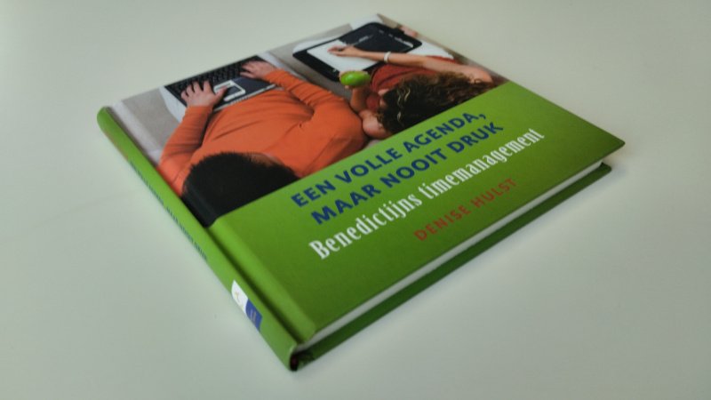 Tweedehands boek: Een volle agenda, maar nooit druk van auteur Denise Hulst - Hardcover, netjes en onbeschreven. In goede tot zeer goede staat.