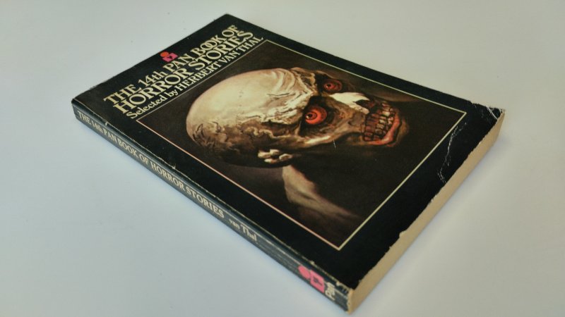 Tweedehands boek: The 14th Pan book of horror stories van auteur Herbert van Thal (editor) - Engelstalige Pocketboek, naam voorin, gebruikerssporen aan de kaft. In redelijke tot goede staat