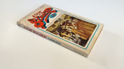 Boek met de titel: A study in scarlet