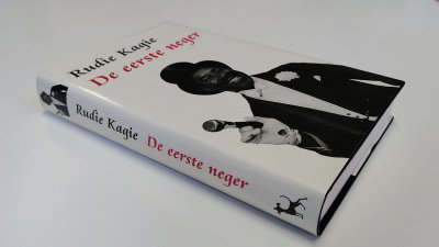 Boek met de titel: De eerste neger