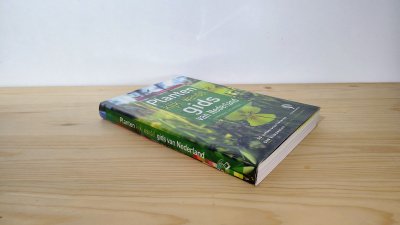 Boek met de titel: Planten Kijk en Wandelgids van Nederland