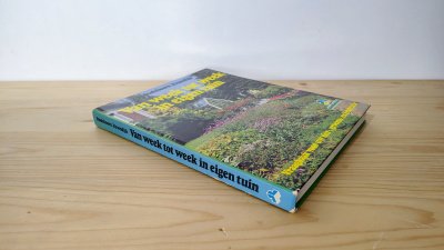 Boek met de titel: Van week tot week in eigen Tuin