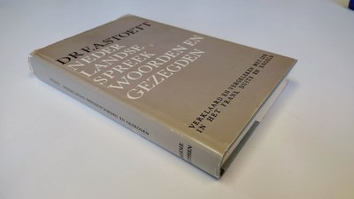 Boek met de titel: Nederlandse spreekwoorden en gezegden