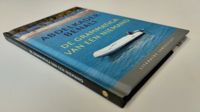Boek met de titel: De grammatica van een Niemand