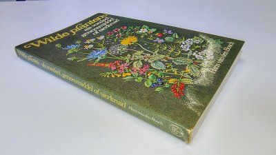 Boek met de titel: Wilde planten als voedsel, geneesmiddel of sierkruid