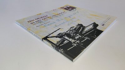 Boek met de titel: Een drukker in het getto van Radom
