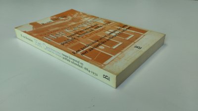 Boek met de titel: Het Centrum tussen kromstaf en publiek schandaal, 1884-1932