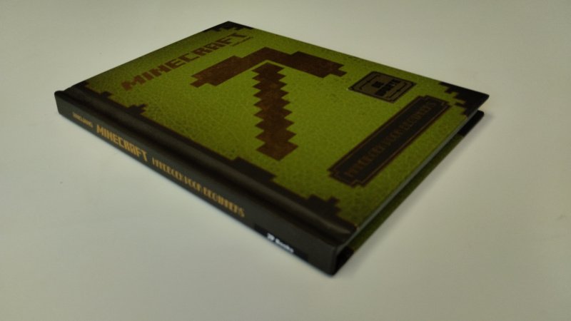 Tweedehands boek: Minecraft handboek voor beginners van auteur Mojang - Hardcover, in zeer goede staat.