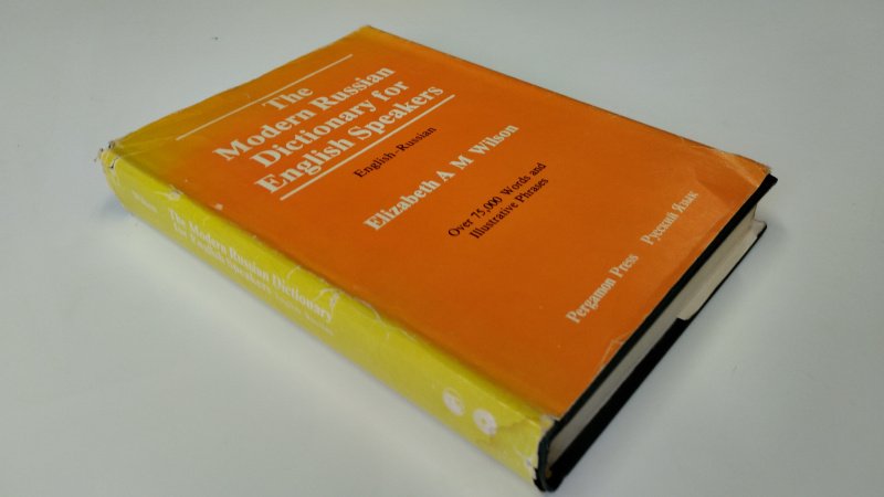 Tweedehands boek: The modern russian dictionary for english speakers van auteur Elizabeth A. M. Wilson - Engelstalige Hardcover met stofomslag. De stofomslag vertoont gebruikerssporen. De pagina's zijn netjes en onbeschreven. In goede staat