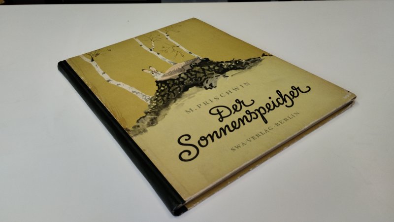 Tweedehands boek: Der Sonnenspeicher van auteur M. Prischwin - Duitstalige Hardcover, gebruikerssporen aan de kaft, naam voorin, pagina's netjes. In goede staat.