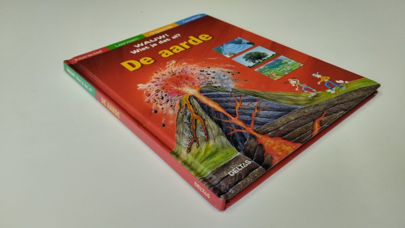 Tweedehands boek: Wauw! Wist je dat al? / De aarde van auteur Diverse auteurs - Hardcover, lichte gebruikerssporen aan de kaft. Pagina's netjes en onbeschreven. In goede staat.