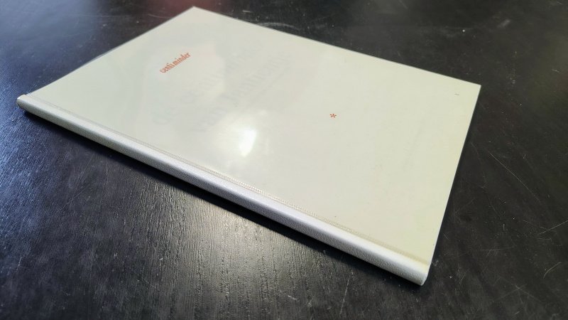 Tweedehands boek: De centiminder van Jantientje van auteur Karel N.L. Grazell - Witte kunstenaarsband, robuuste, transparante acrylaatplatten aan voor- en achterzijde, verbonden met een witte klemrug (A4-formaat). In zeer goede staat.