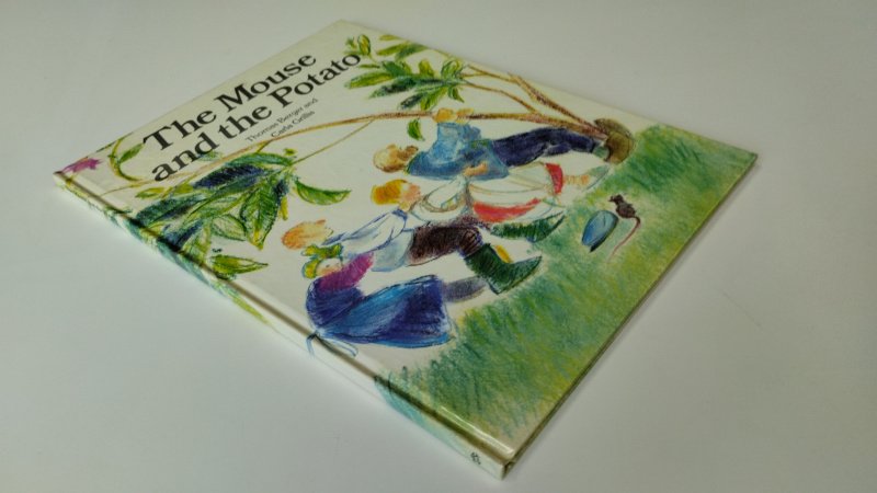 Tweedehands boek: The Mouse and the Potato van auteur Thomas Berger - Engelstalige Hardcover, netjes en onbeschreven, in zeer goede staat